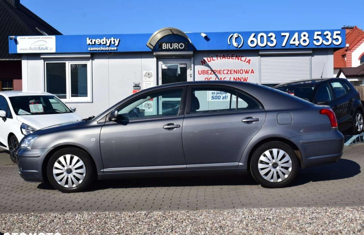 Toyota Avensis cena 19700 przebieg: 217711, rok produkcji 2005 z Gryfów Śląski małe 742